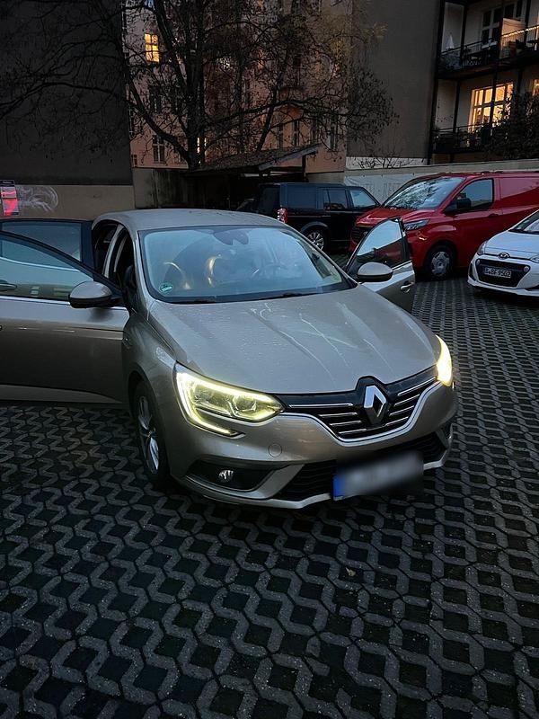 Beige Gebraucht 2017 Renault Mégane IV Limousine | 6.600 € (Superpreis) - Bild 1/4