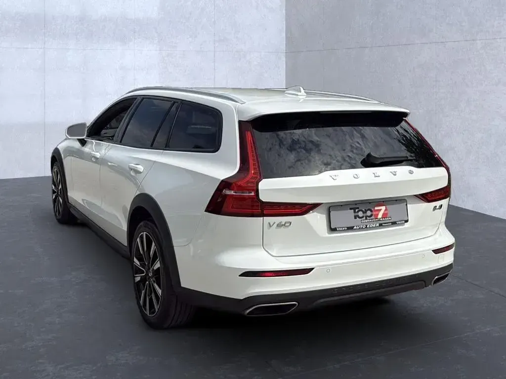 Gebraucht Volvo V60 CC Pro 197 PS (144 kW) 2021 Crystal white Kombi