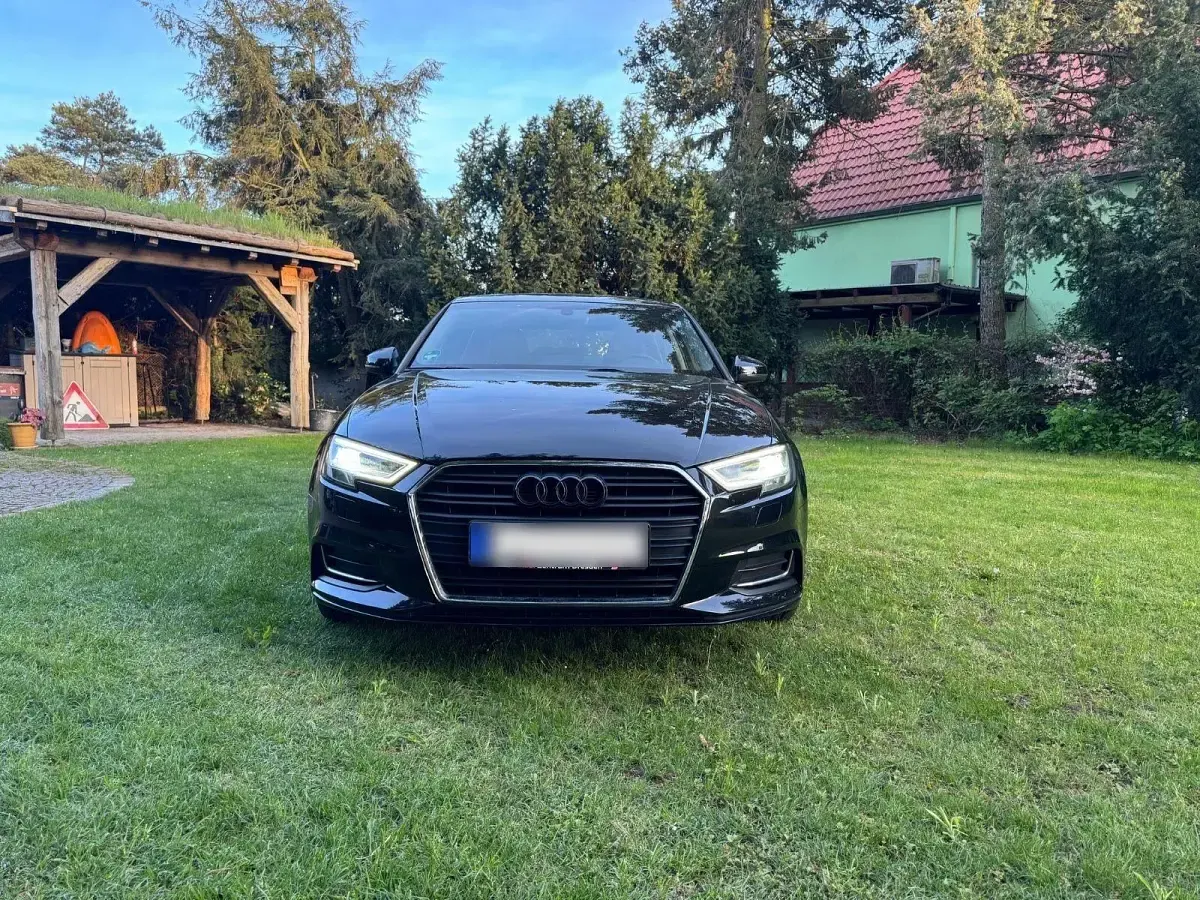 Gebraucht Audi A3 116 PS (85 kW) 2019 Schwarz Limousine