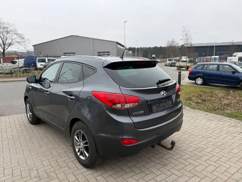 Gebraucht Hyundai ix35 Comfort 136 PS (100 kW) 2011 Grau SUV