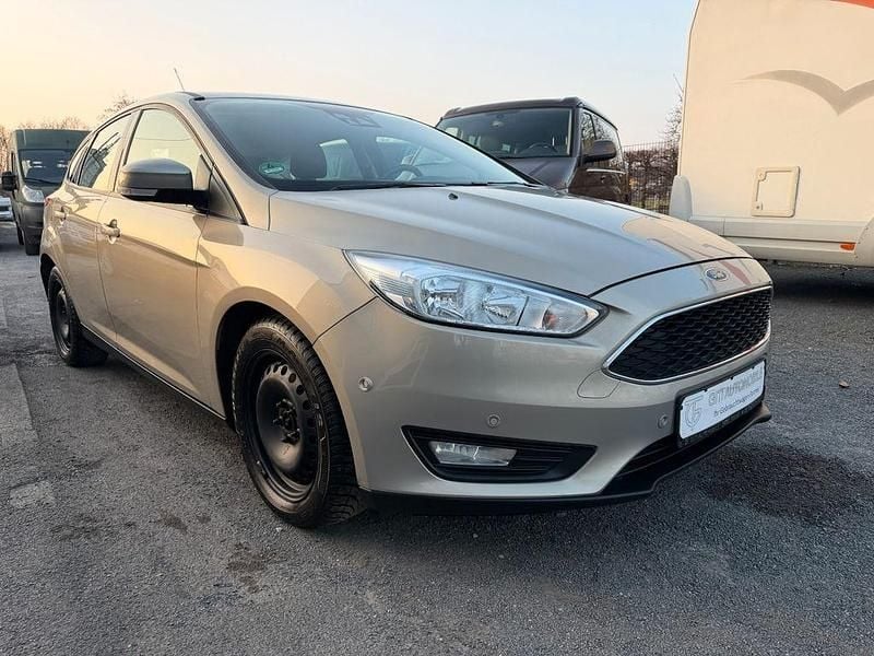 Gebraucht Ford Focus Business Edition 125 PS (91 kW) 2015 Grau Limousine