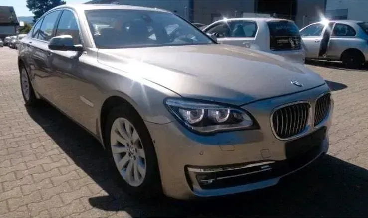 Gebraucht BMW 750 M Performance 381 PS (280 kW) 2014 Grau Limousine