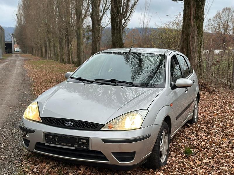 Silber Gebraucht 2001 Ford Focus Kleinwagen | 800 € (Superpreis) - Bild 1/4