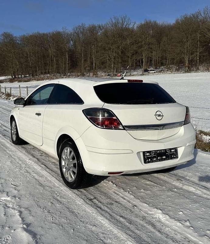 Gebraucht Opel Astra Selection 90 PS (66 kW) 2009 Weiß Kleinwagen