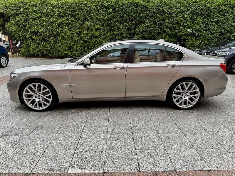 Second-hand BMW 750 408 CP (300 kW) 2009 Argintiu Berlinǎ