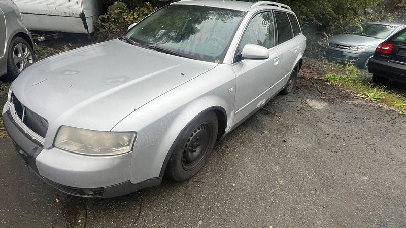 Silber Gebraucht 2003 Audi A4 Kombi | 250 € (Superpreis) - Bild 1/4