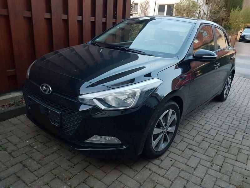 Gebraucht Hyundai i20 YES! Silver 84 PS (61 kW) 2015 Schwarz Kleinwagen