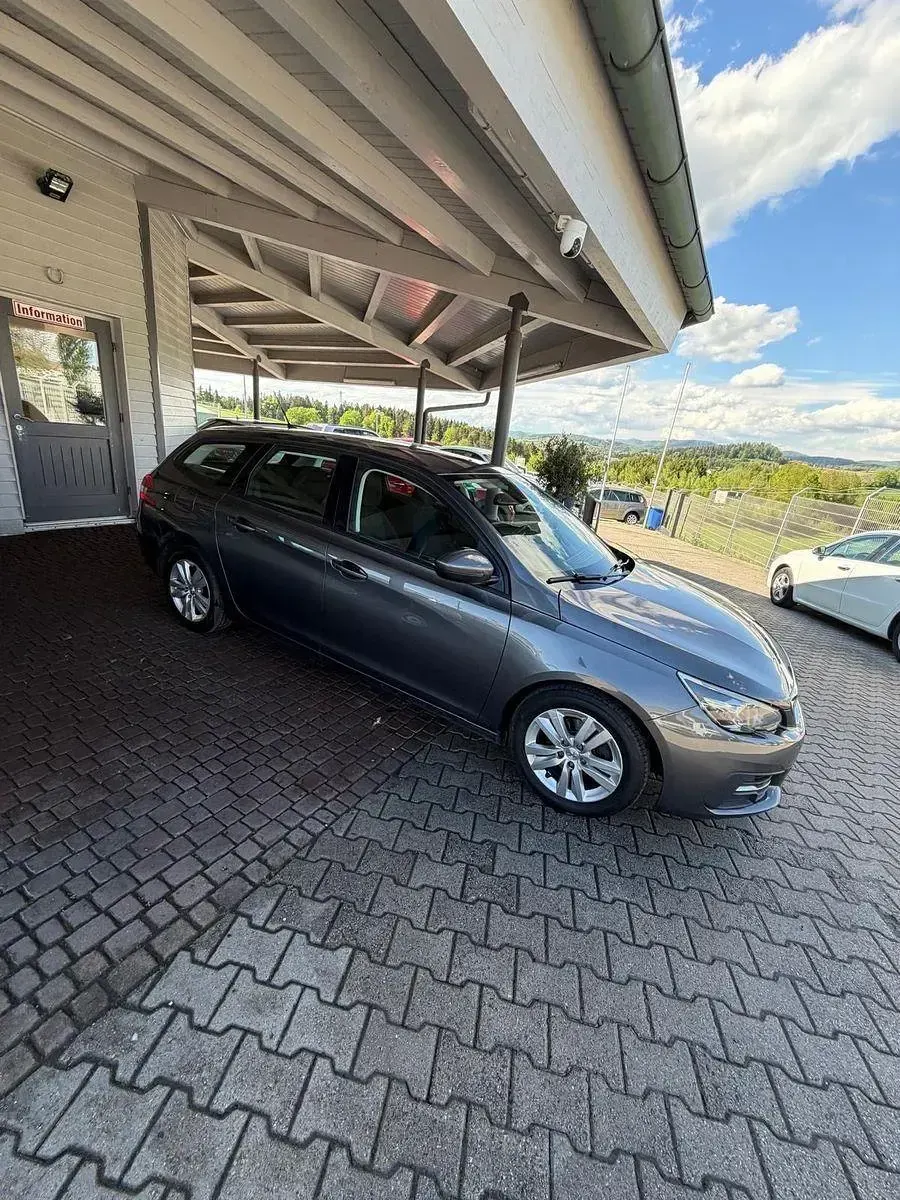 Gebraucht Peugeot 308 SW Access 131 PS (96 kW) 2019 Grau Kombi