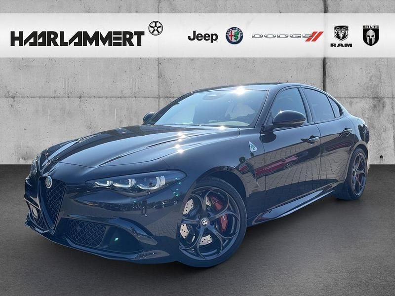Nero vulcano, metallic) (schwarz Neu 2025 Alfa Romeo Giulia Quadrifoglio Limousine | 104.725 € - Bild 1/4