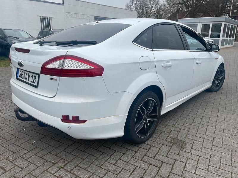 Gebraucht Ford Mondeo 140 PS (102 kW) 2010 Weiß Limousine