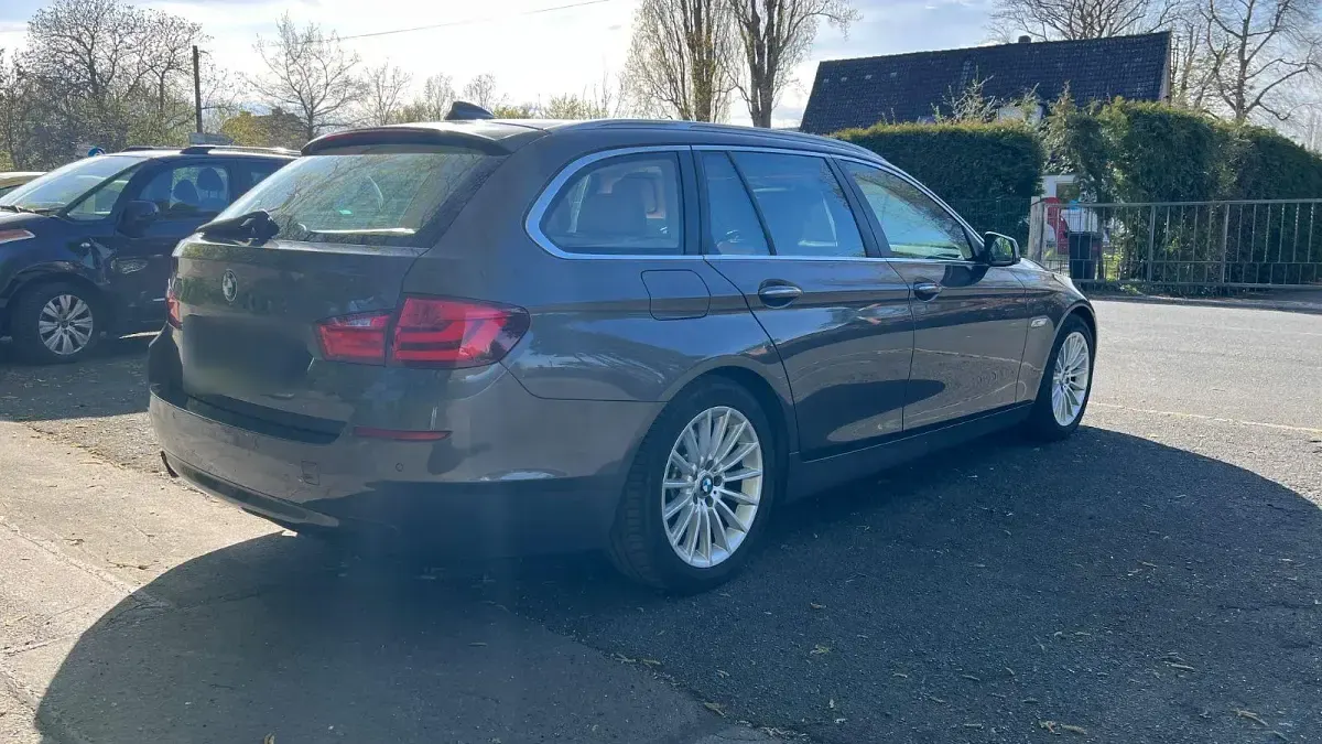 Gebraucht BMW 520 184 PS (135 kW) 2011 Braun Kombi