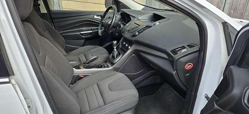 Gebraucht Ford Kuga Trend 150 PS (110 kW) 2016 Weiß SUV