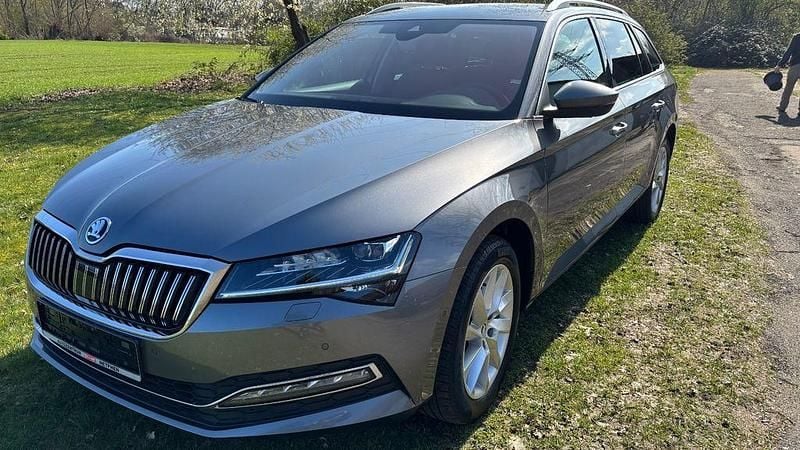 Gebraucht Skoda Superb Style 200 PS (147 kW) 2022 Grau Kombi