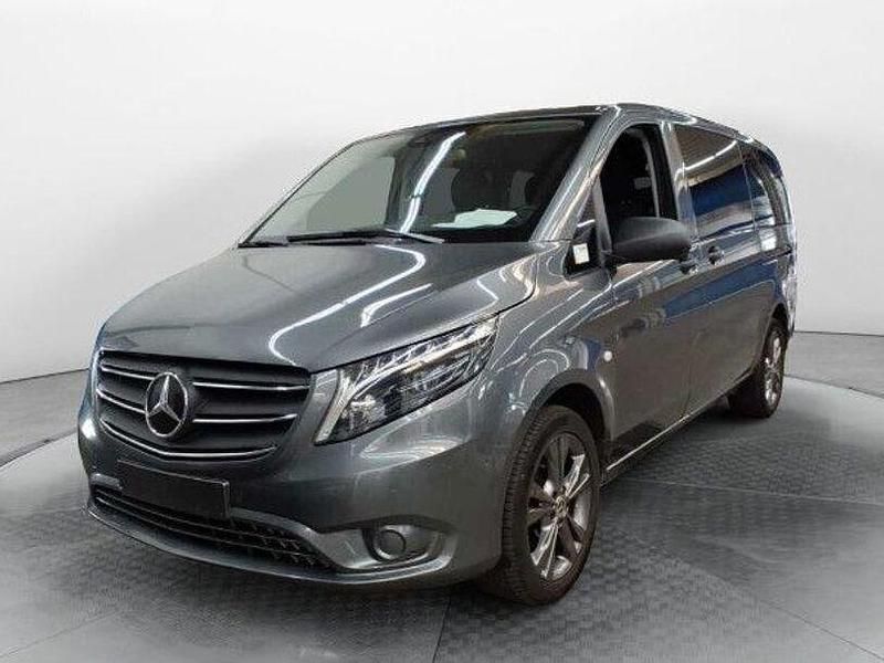 Grau Gebraucht 2023 Mercedes Vito Van / Kleinbus | 29.999 € (Etwas zu teuer) - Bild 1/4