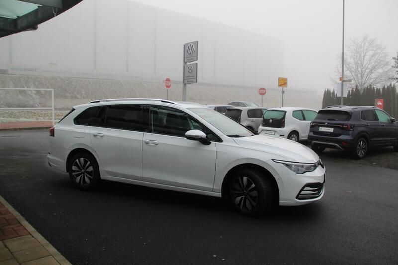 Gebraucht VW Golf VIII Move 150 PS (110 kW) 2024 Weiß Kombi