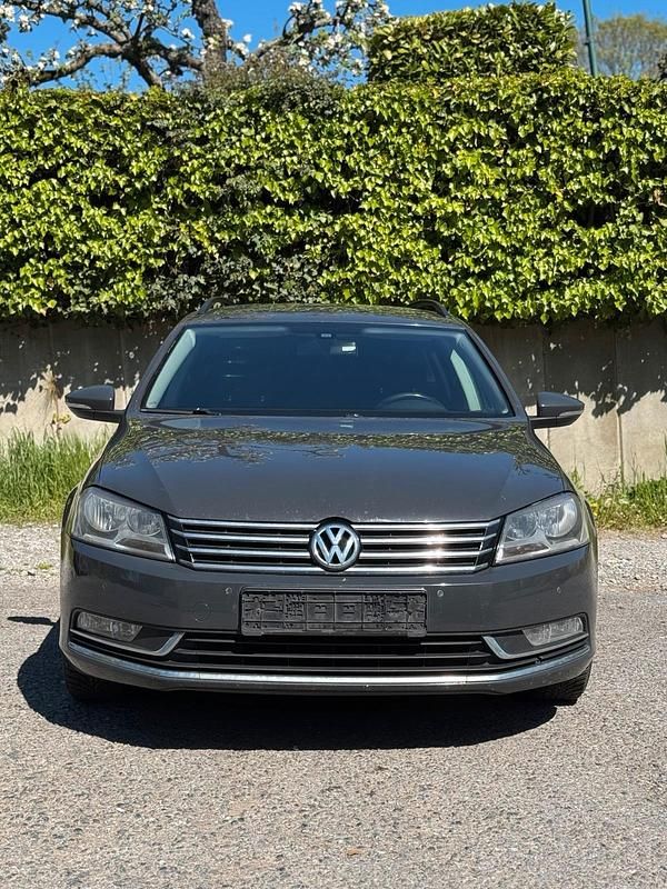 Gebraucht VW Passat 140 PS (102 kW) 2012 Grau Kombi