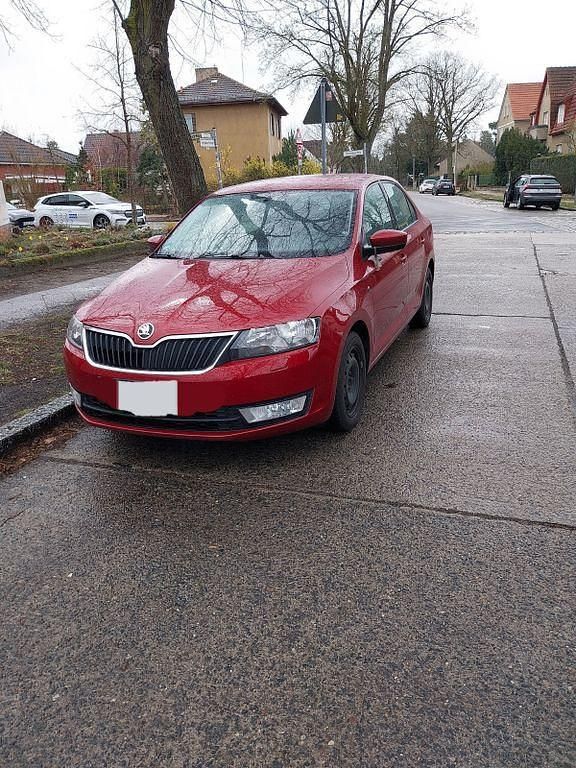 Gebraucht Skoda Rapid Elegance 105 PS (77 kW) 2015 Rot Kleinwagen
