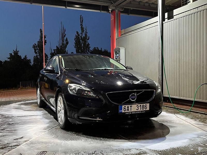 Schwarz Gebraucht 2014 Volvo V40 Kombi | 9.500 € (Fairer Preis) - Bild 1/4