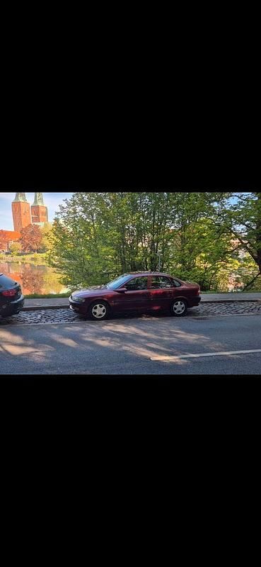 Rot Gebraucht 1998 Opel Vectra Limousine | 2.650 € (Etwas zu teuer) - Bild 1/4