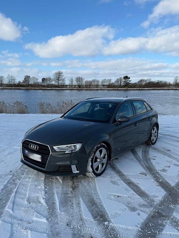Gebraucht Audi A3 Sport 150 PS (110 kW) 2018 Grau Limousine