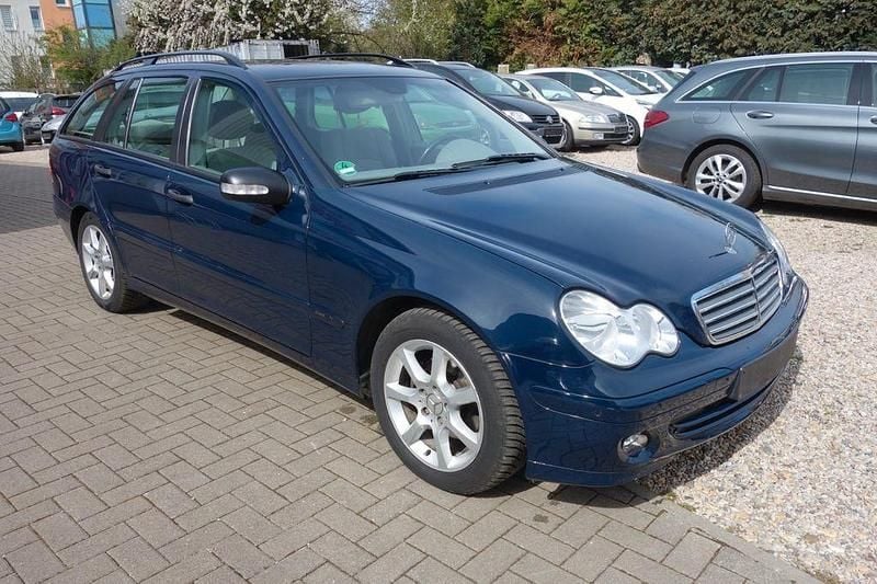 Usata Mercedes C220 150 CV (110 kW) 2004 Blu Station wagon