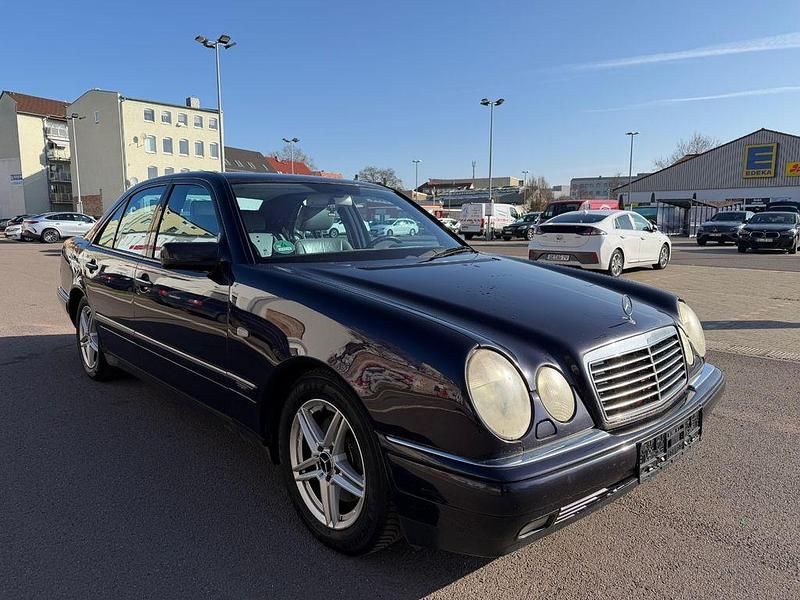 Gebraucht Mercedes E280 Avantgarde 204 PS (150 kW) 1998 Blau Limousine