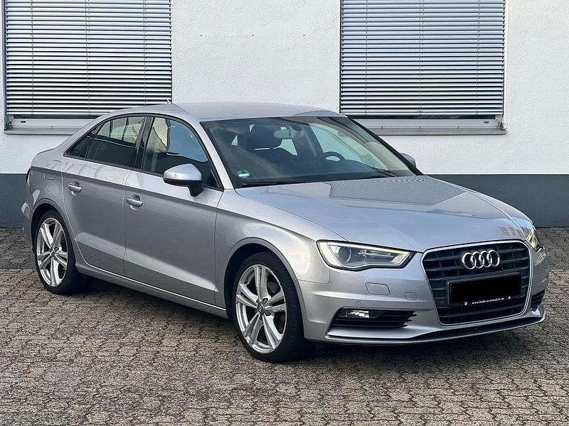 Silber Gebraucht 2015 Audi A3 Ambiente Limousine | 12.490 € (Fairer Preis) - Bild 1/4