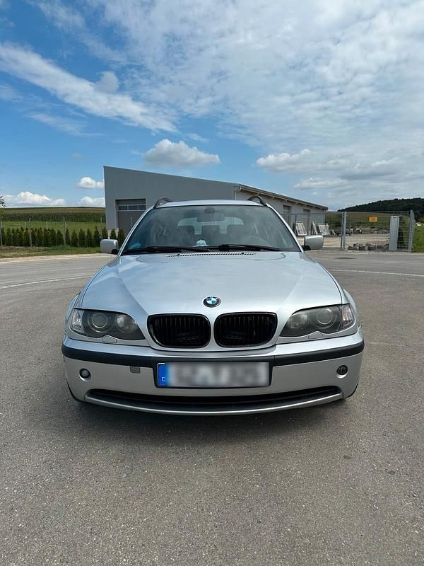 Silber Gebraucht 2003 BMW 325 Kombi | 3.800 € (Guter Preis) - Bild 1/4