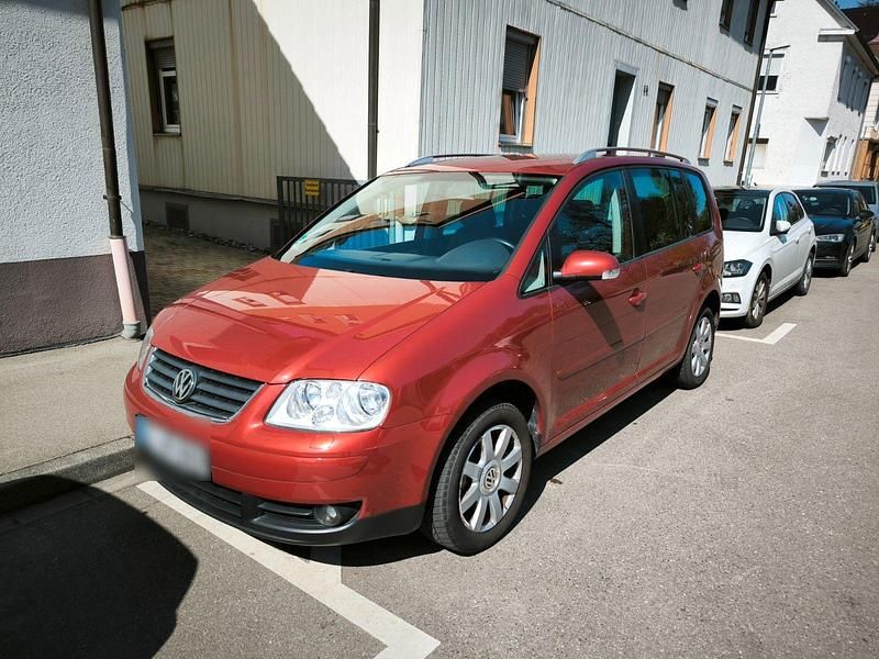 Gebraucht VW Touran Basis 116 PS (85 kW) 2004 Rot Van / Kleinbus