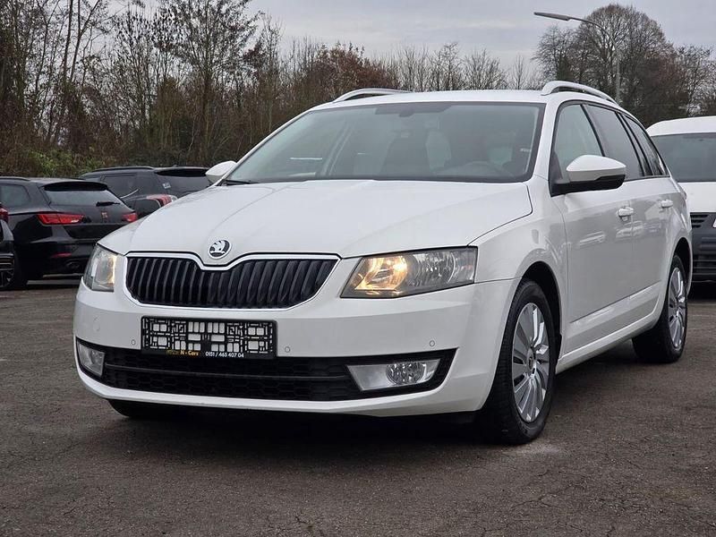 Weiß Gebraucht 2015 Skoda Octavia Elegance Kombi | 5.299 € (Guter Preis) - Bild 1/4