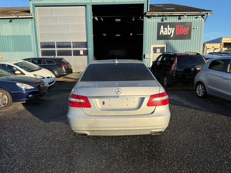 Gebraucht Mercedes E200 136 PS (100 kW) 2011 Silber Limousine
