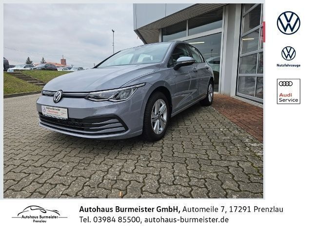 Mondsteingrau Gebraucht 2023 VW Golf VIII Life Limousine | 30.790 € - Bild 1/4