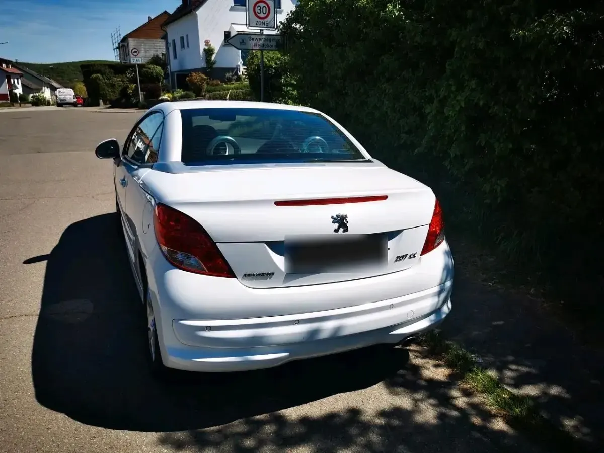 Gebraucht Peugeot 207 CC 120 PS (88 kW) 2011 Weiß Cabrio