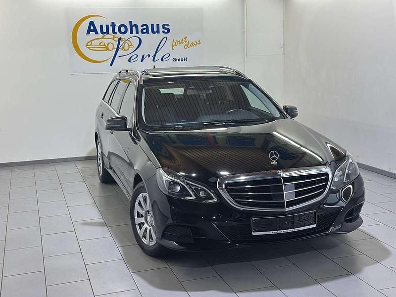 Schwarz Gebraucht 2015 Mercedes E250 Kombi | 18.290 € (Fairer Preis) - Bild 1/4