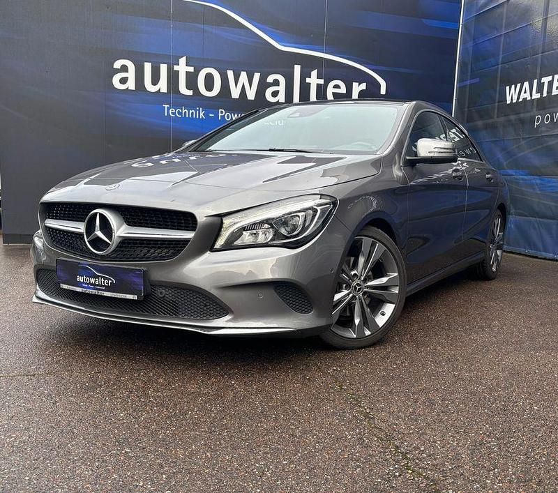 Grau Gebraucht 2017 Mercedes CLA220 Limousine | 20.500 € (Fairer Preis) - Bild 1/4