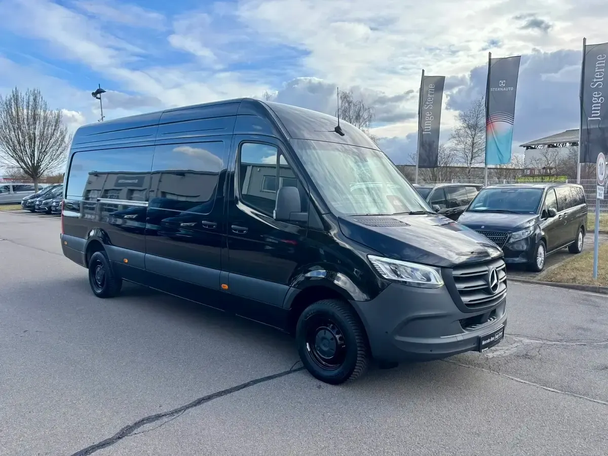 Używany Mercedes Sprinter 170 KM (125 kW) 2025 Czarny Van