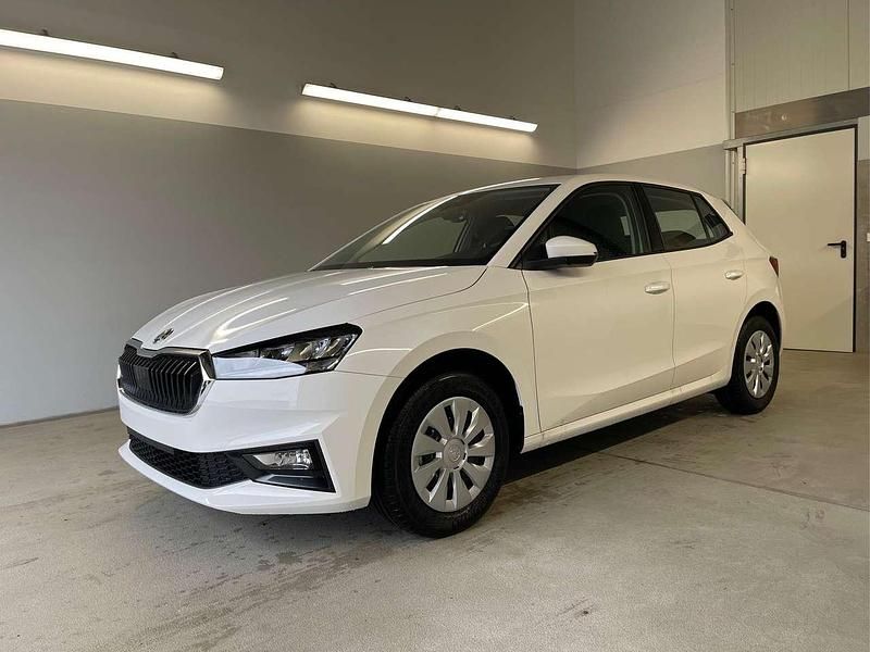 [2y2y] moon white perleffekt Gebraucht 2024 Skoda Fabia Selection Kleinwagen | 18.990 € (Fairer Preis) - Bild 1/4