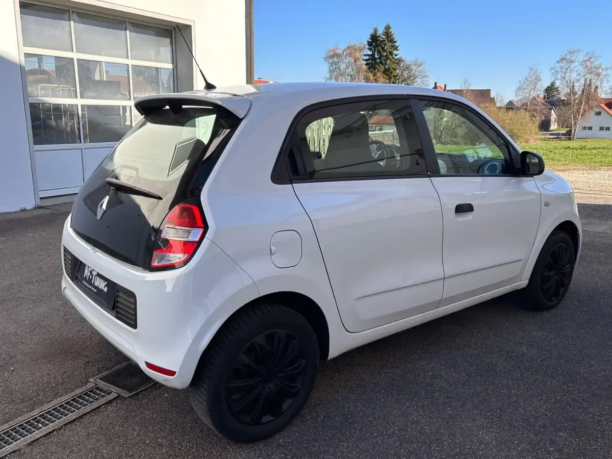 Gebraucht Renault Twingo Life 69 PS (50 kW) 2017 Weiß Kleinwagen