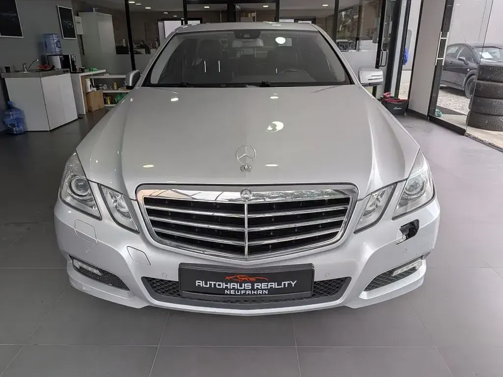 Gebraucht Mercedes E250 204 PS (150 kW) 2009 Silber Limousine