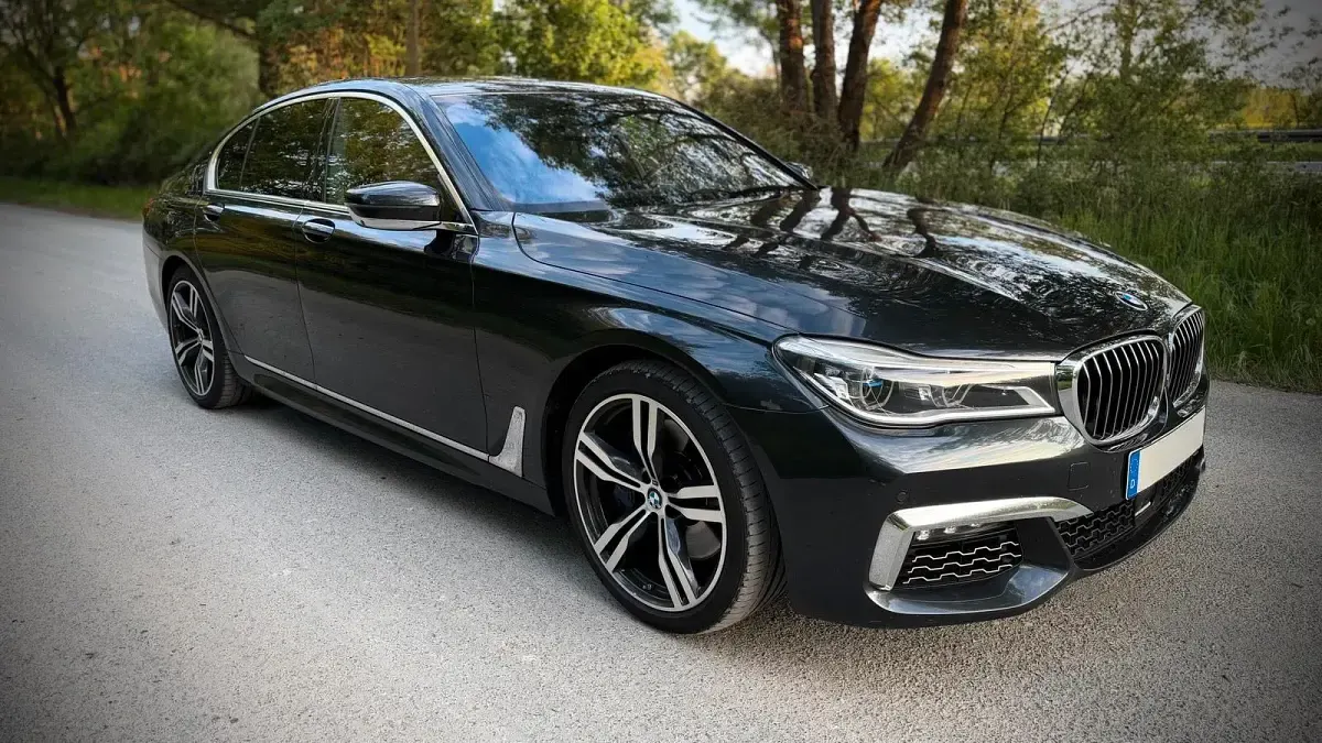 Gebraucht BMW 750 M Sport 400 PS (294 kW) 2018 Schwarz Limousine