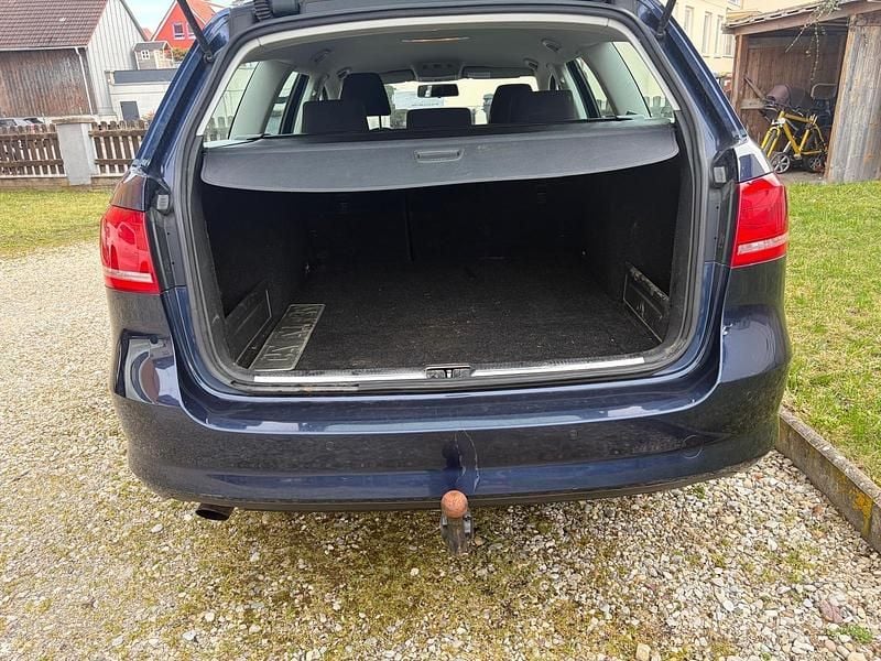 Gebraucht VW Passat 122 PS (89 kW) 2012 Blau Kombi