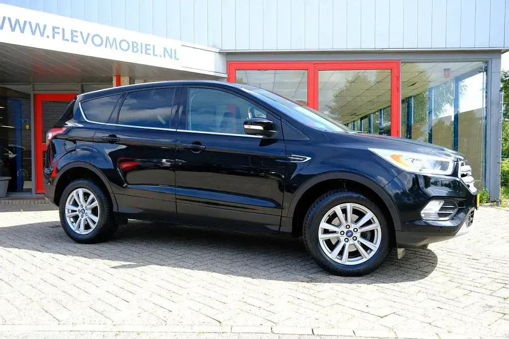 Gebraucht Ford Kuga Titanium 120 PS (88 kW) 2018 Schwarz SUV