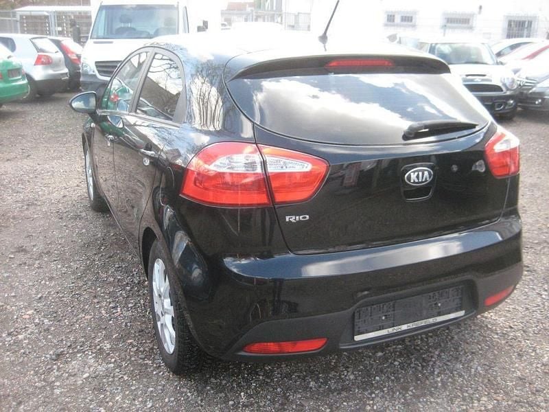 Usata Kia Rio 86 CV (63 kW) 2013 Nero Berlina