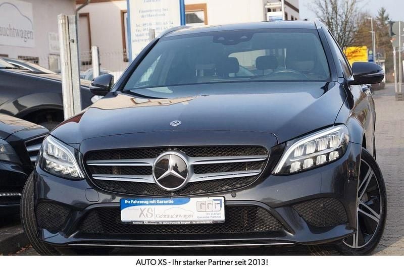 Grau Gebraucht 2020 Mercedes C300 Avantgarde Limousine | 17.990 € (Superpreis) - Bild 1/4