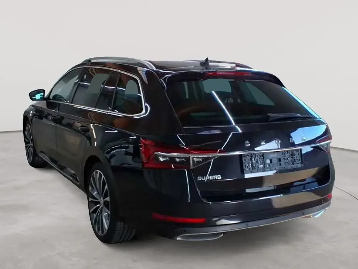 Gebraucht Skoda Superb LAURIN & KLEMENT 200 PS (147 kW) 2021 Schwarz Kombi