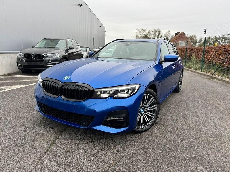 Blau Gebraucht 2021 BMW 330e M Sport Kombi | 22.990 € (Guter Preis) - Bild 1/4