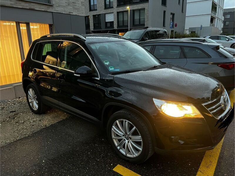 Schwarz Gebraucht 2009 VW Tiguan Sportline SUV | 8.700 € (Fairer Preis) - Bild 1/4