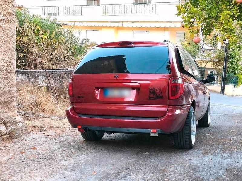 Gebraucht Chrysler Voyager 218 PS (160 kW) 2005 Rot Van / Kleinbus