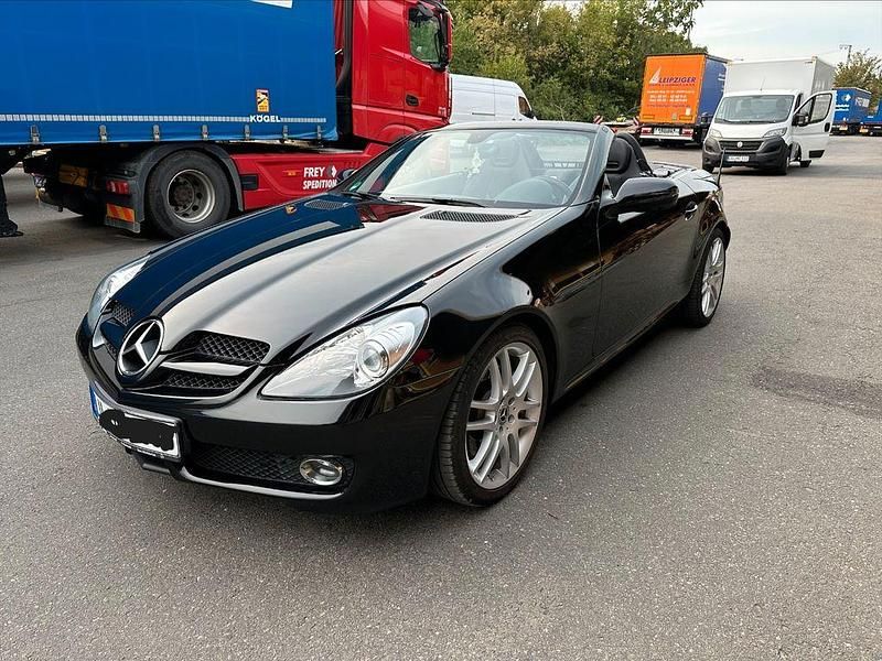 Schwarz Gebraucht 2008 Mercedes SLK200 Cabrio | 13.890 € (Fairer Preis) - Bild 1/4