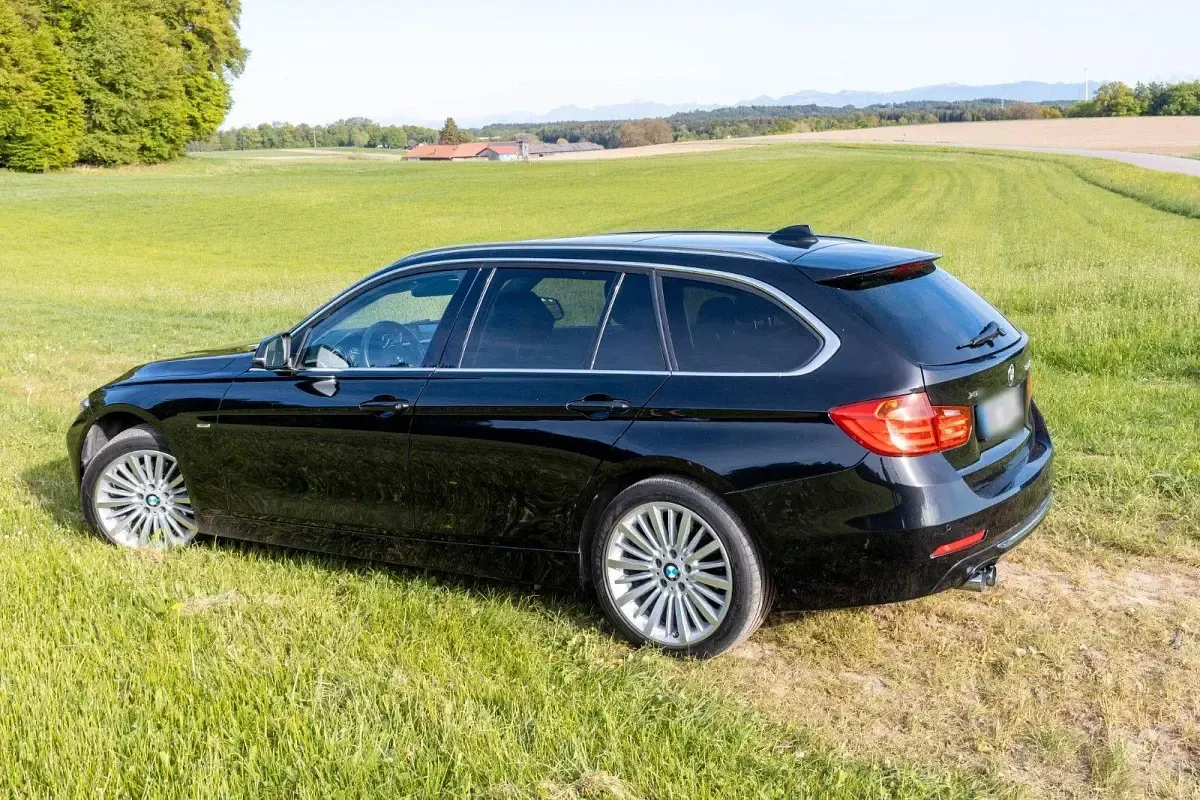 Gebraucht BMW 320 Luxury Line 184 PS (135 kW) 2014 Schwarz Kombi